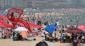 코로나19·폭우에도 7말8초 휴가 몰려…편의점 여행용품 인기