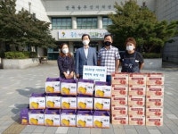 [포토뉴스] 연천 초보 농군 마을, 전곡읍 행정복지센터와 중면 새마을협의회 추석 후원 물품 기탁