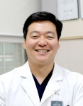 [기고] 척추관 협착증, 최소침습적 방법으로 치료할 수 있을까?