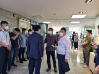 구리시 장애인 단체 단체사무실 임시 이전 예산삭감에, 의회 항의 방문
