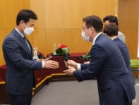 아산원예농협 하나로마트, 700억원 매출 달성탑 수상