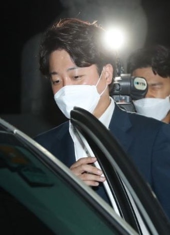 이준석 '당원권 정지 6개월' 중징계...집권여당 격랑 속으로