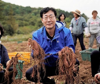 정명근 화성시장, 지역 사회단체와 사랑의 고구마 수확