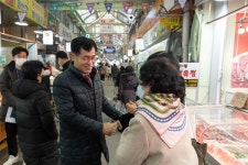 [양천구 포토] 이기재 양천구청장, 설맞이 전통시장 방문