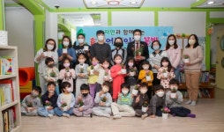 김정헌 인천 중구청장, 아이들은 중구의 새싹 특별한 꽃심기 행사