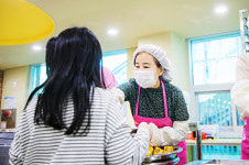 화성시의회 김경희 의장, 새솔동 지역 초등학교 급식 과밀 문제 고심