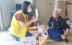 구미 선산치매안심센터, 치매 어르신에 영양꾸러미 전달