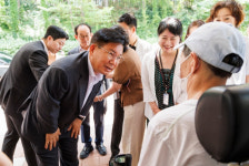 마포구, 장애인 전동보장구 보험 지원...최대 5천만 원