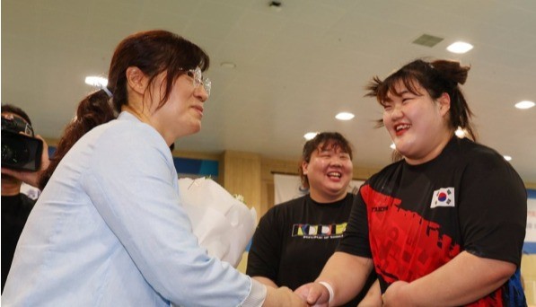 박혜정, 역도 여자 81kg 이상급에서 한국 신기록 세워 최고 기쁨 호소