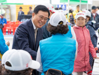 [강서구 포토뉴스]진교훈 강서구청장, 파크골프대회 찾아 어르신 불편사항 챙겨