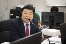 이병길 경기도의원, 행정 감사에서 공공기관 대표이사 채용 공정성 요구 및 중장년 면접 수당 제안