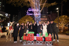 [포토]구로구, 구청 앞 광장 성탄 트리 불 밝혀