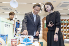 [포토]최호권 영등포구청장, 트윈세대 아지트 선유도서관 사이로  방문