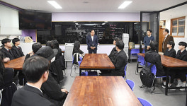 이권재 오산시장, 운천고등학교 로봇동아리 격려 방문