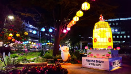 [포토] 구로구, 3일 구청 광장에서 부처님오신날 봉축 점등식