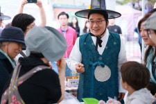 [포토] 오류동역에 구름인파…구로구, 제2회 주막거리 객사전 성황리 개막