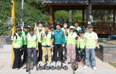 김정헌 인천 중구청장, 운서동 주민자율방역단과 환경정비 방역 활동 나서