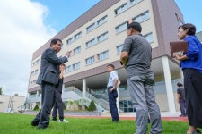 신경호 강원특별자치도교육감, 신동초등학교 이전 공사 현장 방문