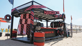 [포토]해변서 타이어 끌어볼텨?…한국타이어, 양양 서피비치 팝업스토어 운영