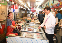 조용익 부천시장, 추석맞이 전통시장 장보기로 지역 경제 지원 나서