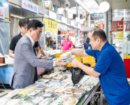 진교훈 강서구청장, 추석 앞둔 전통시장 3일째 찾았다