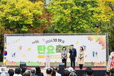화성시의회, 지역 축제와 함께한 주말…지역 공동체 소통에 앞장서다