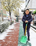 한채훈 의왕시의원, 대설주의보 부곡동 제설작업 나서