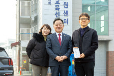 구로구의회, 설맞아 관내 복지시설 16곳 위문금 전달