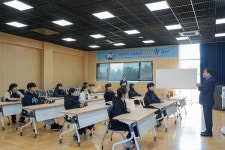 신경호 강원특별자치도교육감 겨울방학 수능등급 레벨업 캠프 참여 학생 격려