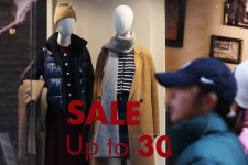 내수 꽁꽁…패션街, 불황 넘기 분전
