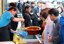 강진 마량놀토수산시장 개장, 관광객 북적