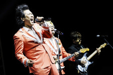 화성특례시 연등 음악축제, 봄비 속 시민 화합을 빛내다