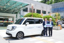 구미시장애인종합복지관, 미래로병원에 후원 차량 전달받아