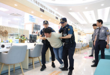 [포토 뉴스] 구로구 - 구로경찰서, 민원인 위법행위 대응 모의훈련 실시