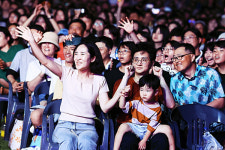 화성특례시, 시간여행 콘서트…한여름 밤 울려 퍼진 음악과 추억