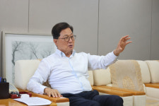 [작은 기업, 큰 동행] 함께 가야 더 멀리…이달곤 동반성장위원장, 상생경제의 길을 말하다