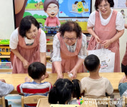 부천시소사노인복지관 따실봉사단,  장애아동 위한 뜨개 나눔 실천