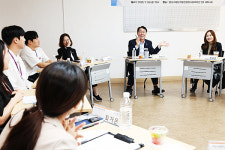 화성특례시, 추석 앞두고 동탄치동천종합사회복지관서 배식봉사 및 청년 사회복지사와 함께하는 정담회 개최