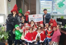 아기나무어린이집, 인동동에 이웃돕기 성금 기탁