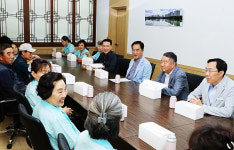 정장선 평택시장, 시청사 환경정비 근로자들과 소통의 자리 마련
