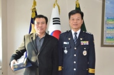 밀양경찰서, 절도범 검거 민간인 감사장 전달