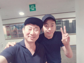 '씨네타운' 조인성 '깜짝' 출연 남희석과 '찰칵' '훈훈'한 모습
