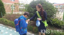 목포경찰서, 교통안전활동 위한 안전한 등굣길 캠페인 실시