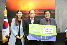 엔유씨전자, 북구청에 독거노인돕기 성금 300만원 기탁