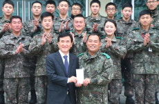 임창호 함양군수, 육군 8962부대 3대대와 함양경찰서 위문금 전달