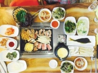 쫄깃한 식감으로 미식가들의 입맛을 사로잡은 흑돼지의 맛, 삼천포 맛집 마천흑돼지