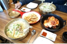 봄철 역사 관광의 고장 수원에서 찾는 정자동 맛집 3대천왕 닭칼국수의 새 지평을 열다 파주닭국수