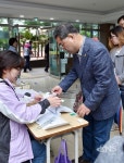[포토] 이재정 경기교육감 소중한 한 표 행사