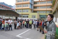 조희연 교육감, 학교담장에 벽화 그리다