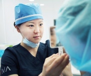 [인터뷰] 송제니퍼원장, 가슴성형 시 수술방법과 보형물 선택이 중요